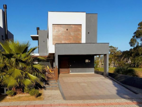 Casa 4 Suites Garopaba, Rosa Internacional - Surfland